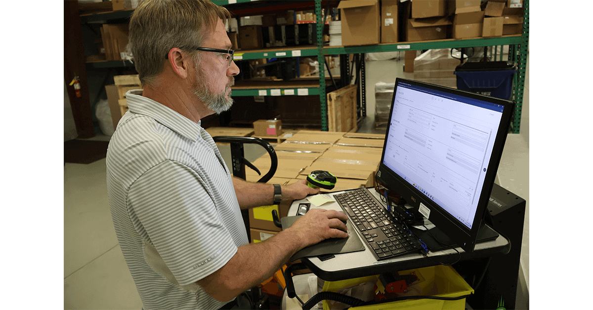 EMP Employee Operating Logistics of Shipping